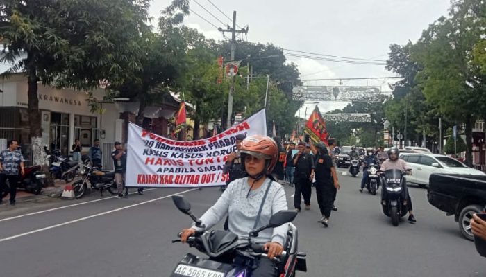 Ratusan Massa GPI Aksi di Kejaksaan Negeri Blitar Dukung Program 100 Hari Kerja Presiden Prabowo dan Wakil Presiden Gibran