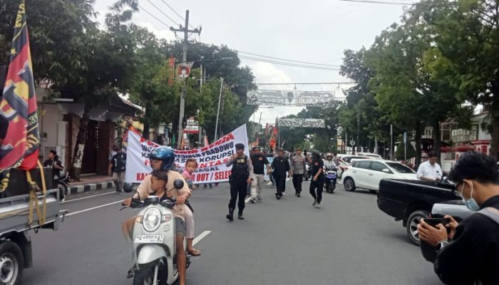 GPI Blitar Demo Dugaan Korupsi Rumdin Wabup, Siap Laporkan Ke Prabowo Jika Terus Terabaikan