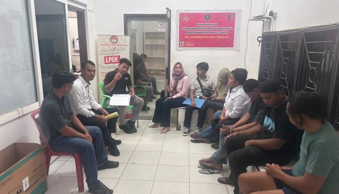 Kapolsek Sibolga Selatan Polres Sibolga Selesaikan Kasus Penganiayaan dengan Restorative Justice