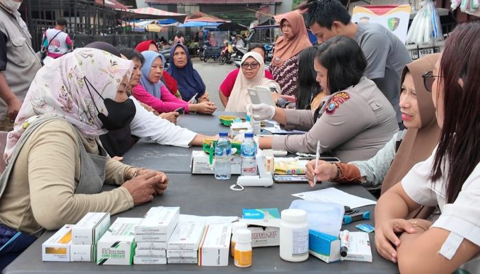 Polres Sibolga Gelar Pemeriksaan Kesehatan Gratis di Pasar Kota Baringin