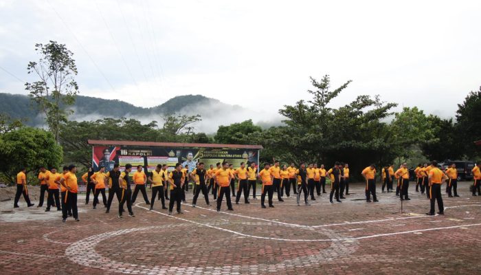 Polres Pakpak Bharat Gelar Olahraga Rutin dan Cek Kesehatan untuk Jaga Kebugaran Personel