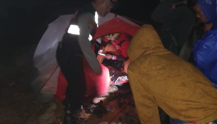 Polres Tanah Karo dan Basarnas Berhasil Evakuasi Pendaki Hipotermia di Gunung Sibayak