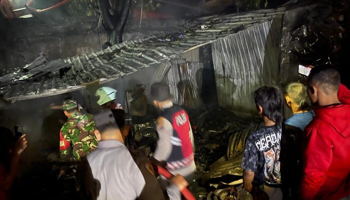 Kebakaran Melanda Pelataran Pedagang dan Rumah Warga di Pasar Sibolga Nauli