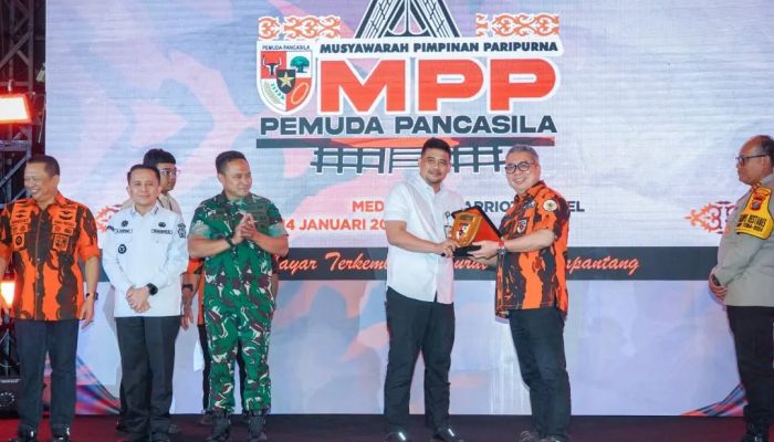 Wali Kota Medan Bobby Nasution Terima Piagam Penghargaan Anugerah Tanda Mitra dari MPN Pemuda Pancasila