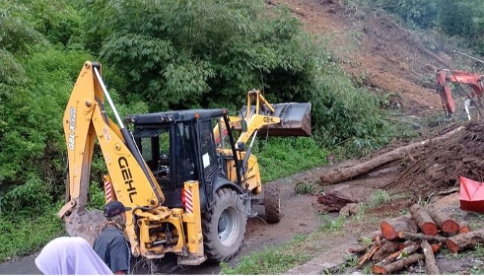Longsor Tutup Jalur Tanah Karo-Langkat, Pemkab Langkat Bergerak Cepat Tangani Bencana
