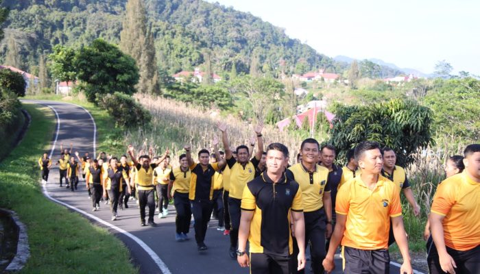 Kapolres Pakpak Bharat Pimpin Olahraga Rutin untuk Ciptakan Tubuh Sehat dan Jiwa Kuat