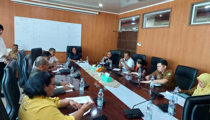 Kepsek PGRI Terisak-isak di DPRD Medan, Mengadu soal Larangan Penggunaan Gedung Sekolah Negeri