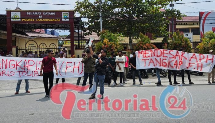 Istri Wali Kota Tanjungbalai Diduga Bolos 3 Tahun, WARIS Tuntut Penangkapan di Depan Polres