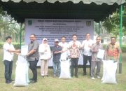 Meningkatkan Kesejahteraan Petani Melalui Kemitraan, Bantuan Pupuk PT. Lonsum untuk 16 Kelompok Tani di Sergai