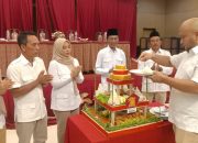 Selamat Ulang Tahun! Ketua DPC Gerindra Kabupaten Blitar  Ferdian Reza Alvisa Pemotongan Tumpeng di HUT Ke-17 Partai Gerindra