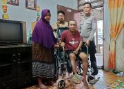 Kepedulian Polres Sergai, Wartawan Penderita Stroke Terima Bantuan Kursi Roda dan Sembako