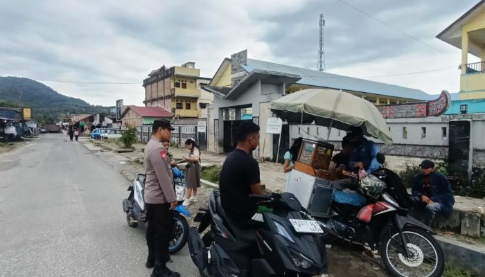 Polres Pakpak Bharat Sambangi Jemaat Gereja dalam Ops Keselamatan Toba 2025