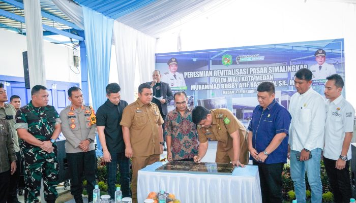 Wali Kota Medan Resmikan Revitalisasi Pasar Simalingkar