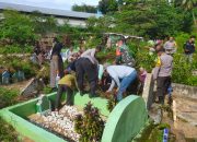 Polres Sibolga Bersama TNI dan Masyarakat Bersihkan Tempat Pemakaman Umum Menyambut Bulan Suci Ramadhan
