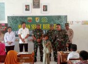 Koramil 08 Pantai Cermin Bagikan Paket Makanan Bergizi di SDN 10.74.25 Pantai Cermin