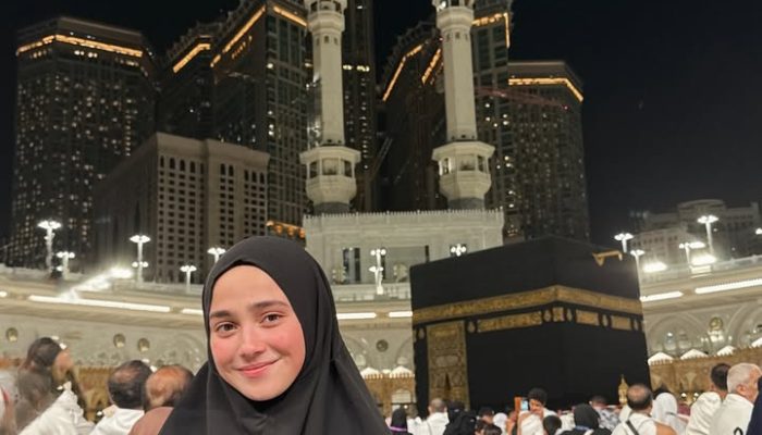 Cantiknya Syifa Hadju Berbusana Muslimah Saat Umroh Bersama Keluarga