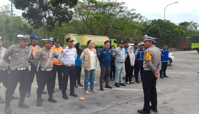 Satlantas Polres Sergai Gelar Operasi Gabungan, Periksa Tes Urine Sopir Bus dan Truk