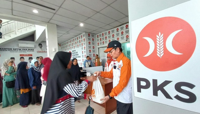PKS Riau Salurkan 30 Ton Beras Melalui ATM Beras, Warga: “Sangat Membantu!”