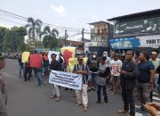 Ratusan Pekerja Tambang Pasir di Blitar Gelar Demonstrasi Tuntut Pembukaan Tambang