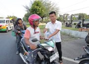 Sat Reskrim Polres Sergai Bagikan 100 Bungkus Takjil kepada Pengguna Jalan di Hari ke-5 Ramadhan