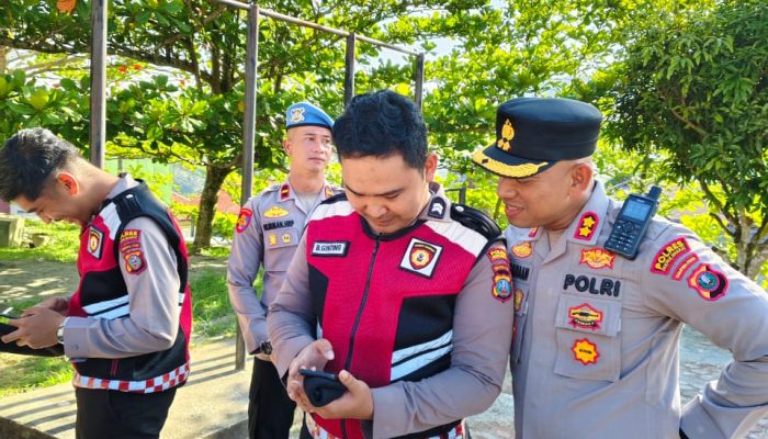 Kapolres Pakpak Bharat Pimpin Apel Pagi dan Cek Kerapian Personel di Bulan Ramadhan