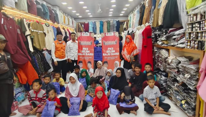 Lebaran Ceria! PKS Tebing Tinggi Belikan Baju Baru untuk Anak Dhuafa