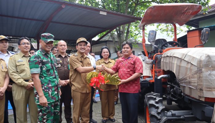 Dorong Ketahanan Pangan, Wali Kota Tebing Tinggi Salurkan Bantuan Alsintan