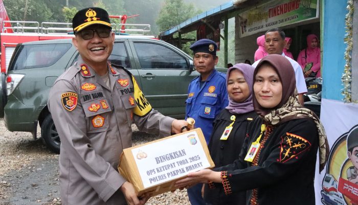 Kunjungan Wakil Bupati dan Kapolres Pakpak Bharat di Pos PAM dan Pos Pelayanan, Berikan Bingkisan Lebaran