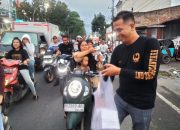 Alumni Diktukba Polri Angkatan 2008 Polda Sumut Bagikan Takjil Serta Sembako kepada Warga di Jalan HM Joni Medan