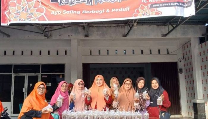 Nevi Zuairina Berbagi Takjil di Kota Pariaman, Warga: Terima Kasih PKS!