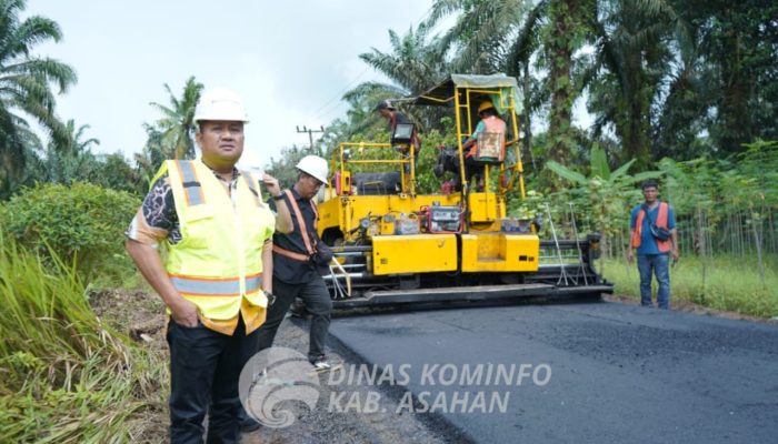 Wakil Bupati Asahan Cek Mutu Pengerjaan Peningkatan Infrastruktur Jalan