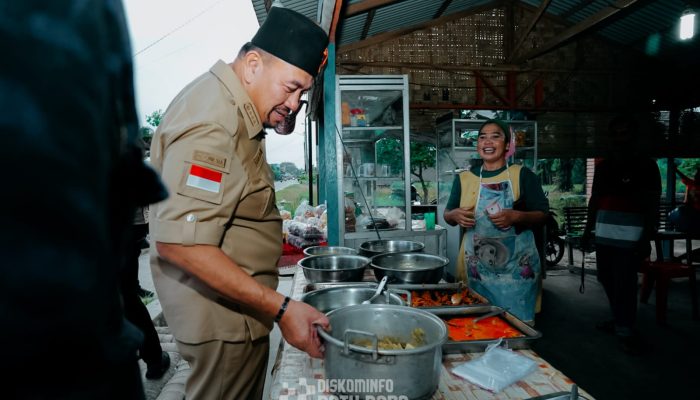 Bahagianya Ibu Sulpiati Disambangi Bupati Batu Bara Baharuddin Siagian