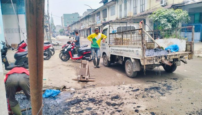 Cegah Banjir Rob, Plh Camat Tanjungbalai Selatan Bersama Jajaran Gelar Aksi Bersih-Bersih dan Gotong Royong di Sejumlah Kelurahan
