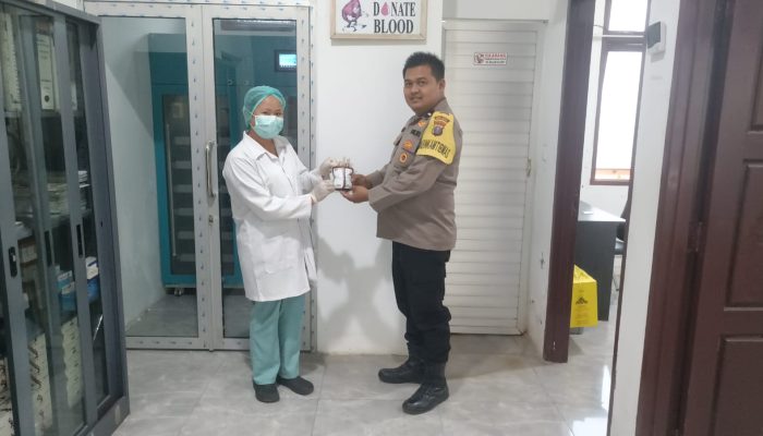 Suasana Idul Fitri 1446 H Hari ke + 4 Personil Polres Pakpak Bharat Bantu Masyarakat Donorkan Darahnya