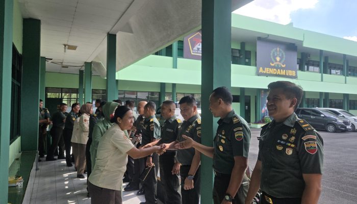 Kaajendam I/BB : Kenaikan Pangkat Penghargaan Dari Bangsa Dan Negara Atas Prestasi Prajurit.