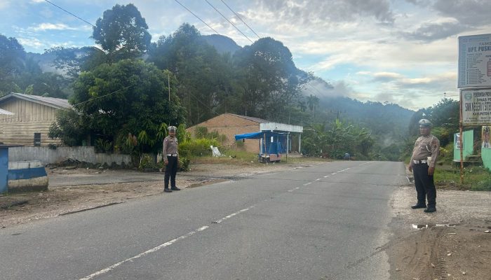 Hujan Gerimis Tak Surutkan Semangat, Polres Pakpak Bharat Gelar Strong Point Pagi Hari
