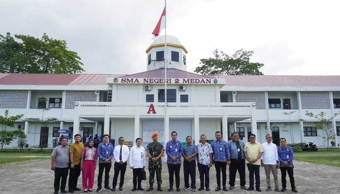 Wali Kota Medan Hadiri Halalbihalal di SMA Negeri 2, Nostalgia Bareng Guru dan Alumni