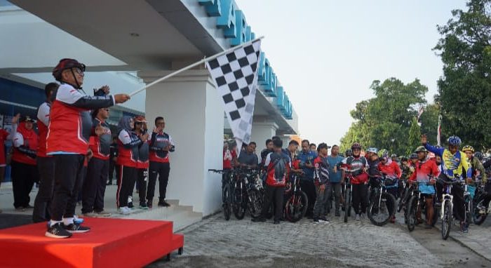 Gowes Bersama Bupati Blitar Meriahkan HUT ke-41 RSUD “Ngudi Waluyo” Wlingi