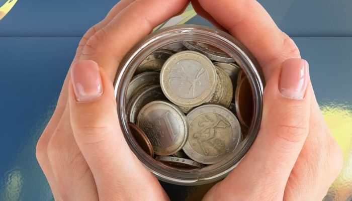 Kekuatan Sedekah: Ampunan Dosa dan Perlindungan dari Musibah