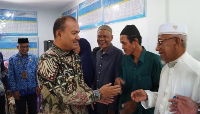 221 Guru Mengaji, Bilal Mayit, dan Penggali Kubur di Kecamatan Sei Tualang Raso Terima Bansos dari Pemko Tanjungbalai