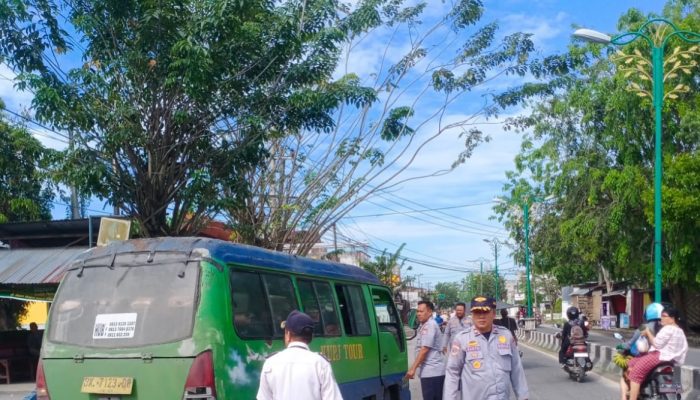 Dishub Tanjungbalai Tertibkan Angkutan Umum yang Parkir di Bahu Jalan dan Atur Lalu Lintas