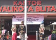 Wamendagri Bima Arya Pimpin Upacara Hardiknas 2025 di Kota Blitar, Serukan Pendidikan Berkarakter