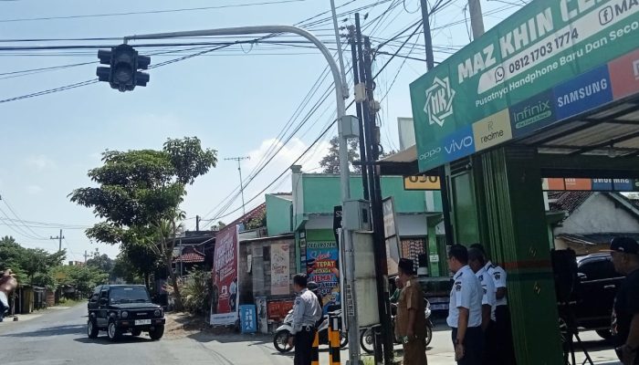 Dishub dan Pemkel Kademangan Kabupaten Blitar Lakukan Rekayasa Lalu Lintas di Titik Rawan Kecelakaan