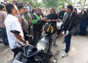 Warga Jalan Ampera Geger, Bayi Ditemukan dalam Bungkusan Pesanan GO-JEK di Teras Masjid Jami’, Medan Timur