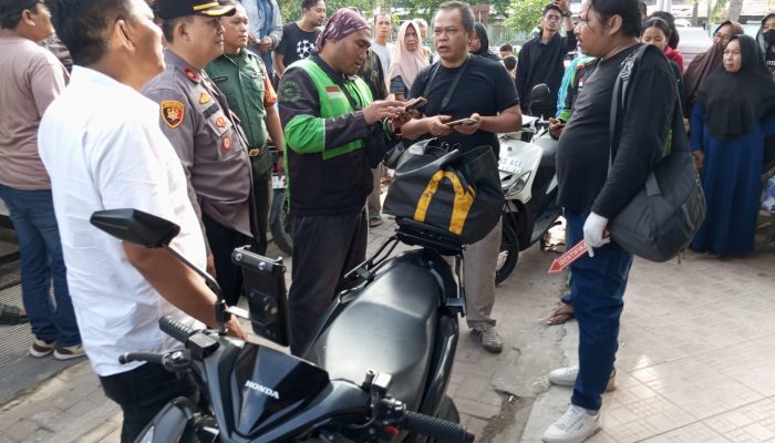 Warga Jalan Ampera Geger, Bayi Ditemukan dalam Bungkusan Pesanan GO-JEK di Teras Masjid Jami’, Medan Timur