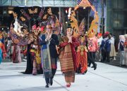 Warna-warni Medan di Surabaya, Rico Waas Tampilkan Budaya Toba di Karnaval APEKSI
