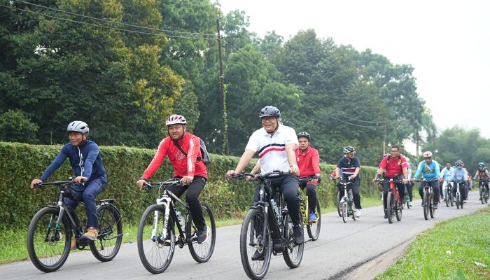 Menyusuri Sejuknya Pagi, Membangun Silaturahmi Lewat Gowes