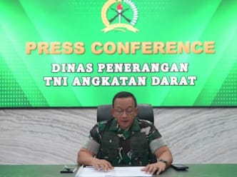 TNI AD Bantu Proses Pemakaman Korban Ledakan Amunisi di Garut