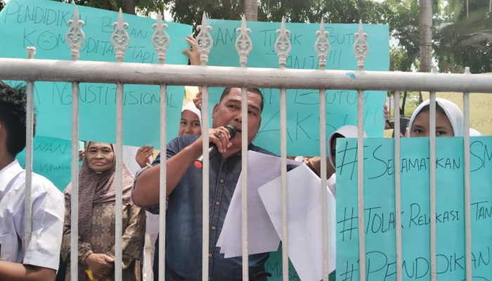 Siswa SMP Negeri 2 Galang Demo Kantor Bupati Deli Serdang