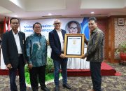 Anton Achmad Saragih Raih Anugerah Sahabat Pers dari SMSI